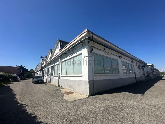 Capannone in vendita di 555 m² in Strada Antica di Grugliasco, 111