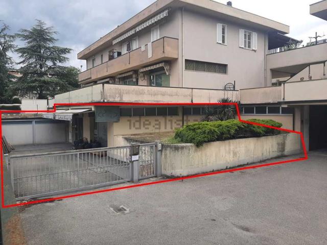 Capannone in vendita di 558 m² in Via della Costituzione
