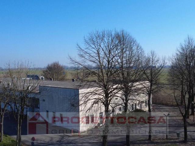 Capannone in vendita di 5600 m² in Via Cadimarco, 16
