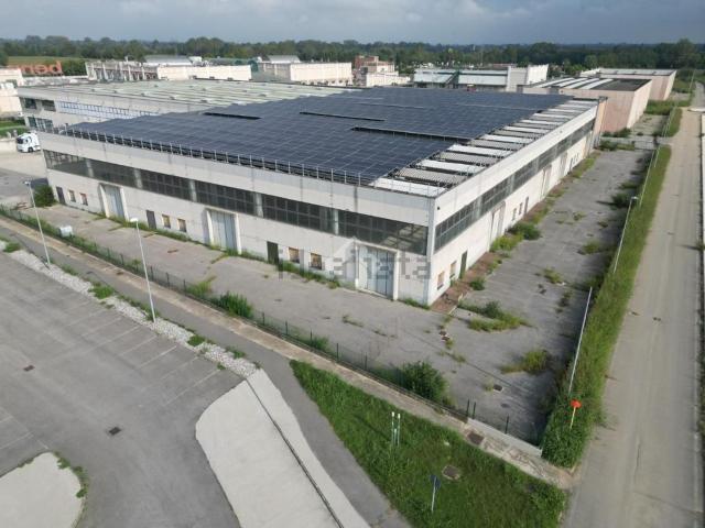 Capannone in vendita di 5600 m² in Via delle Filande