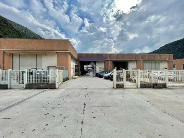Capannone in vendita di 560 m² in Via Matteotti, 311
