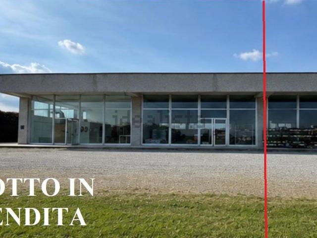 Capannone in vendita di 560 m² in Via Roma, 38