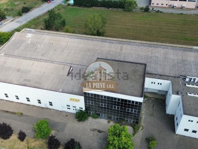 Capannone in vendita di 5640 m² in Via Rana