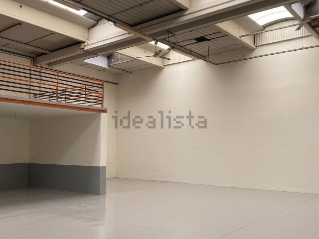 Capannone in vendita di 565 m² in Via Ca&apos  de Testi, 14