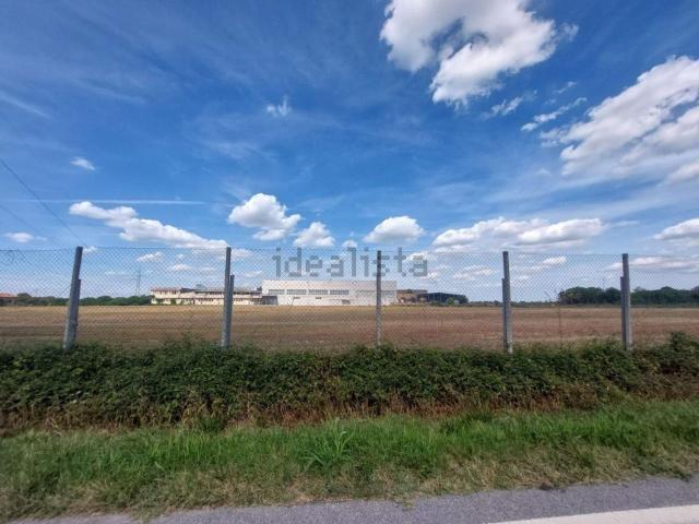 Capannone in vendita di 56649 m² in Via Collegio, 14