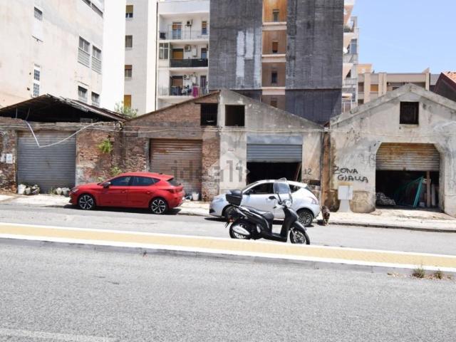Capannone in vendita di 570 m² in Via Gibilterra, 14
