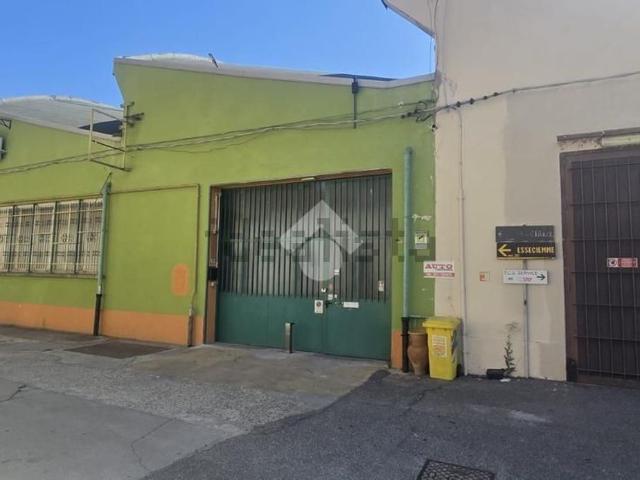 Capannone in vendita di 570 m² in Via Volpiano, 76