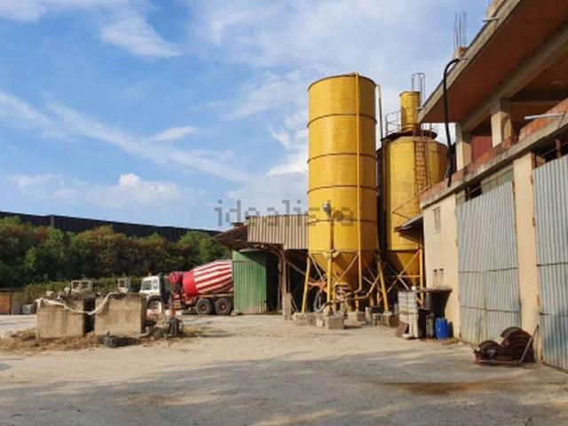 Capannone in vendita di 569 m² in Viale Italia