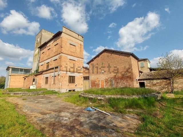 Capannone in vendita di 575 m² in Via Leonardo da Vinci