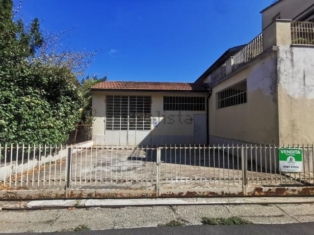 Capannone in vendita di 575 m² in Via Trieste, 18