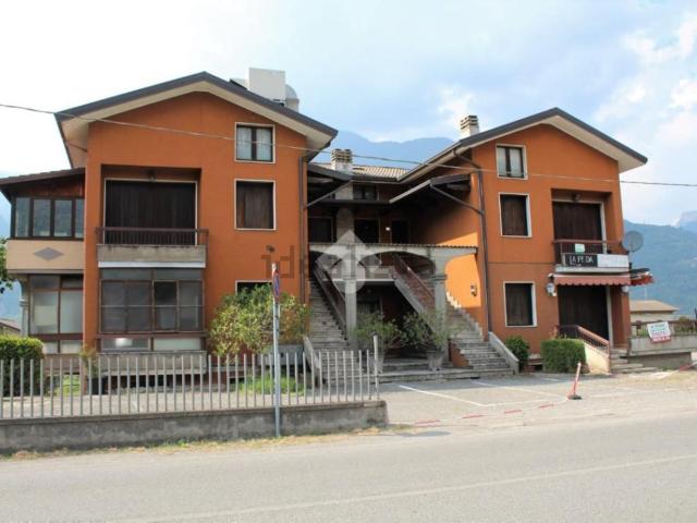 Capannone in vendita di 575 m² in Via XXV Aprile, 40