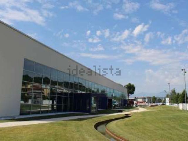 Capannone in vendita di 5776 m² in Via Enrico Fermi