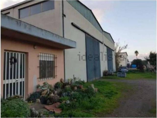 Capannone in vendita di 577 m² in Via Enzo Ferrari