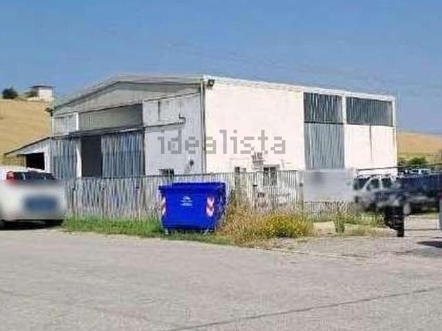 Capannone in vendita di 577 m² in Via Paludi