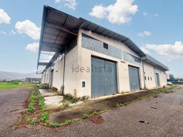 Capannone in vendita di 5798 m² in Viale Piemonte, 82