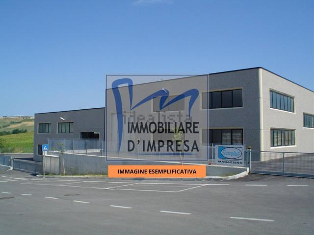Capannone in vendita di 5800 m² in Via Parigi