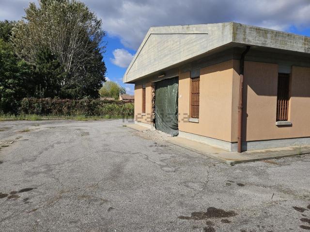 Capannone in vendita di 580 m²