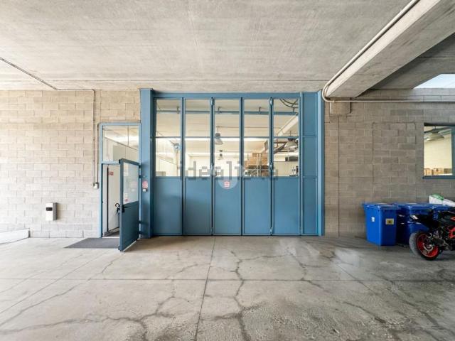 Capannone in vendita di 580 m² in Via Belfiore, 31