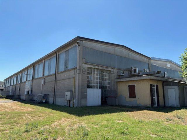 Capannone in vendita di 580 m² in Via Galileo Galilei, 26
