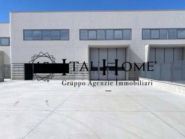 Capannone in vendita di 580 m² in Piazza G. Mazzini