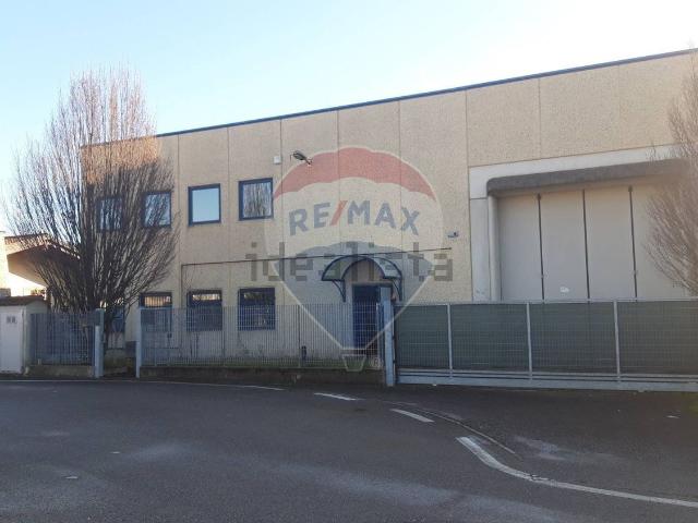 Capannone in vendita di 583 m² in Via Redipuglia, 140