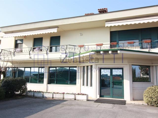 Capannone in vendita di 5852 m² in Via Madonnina, 68
