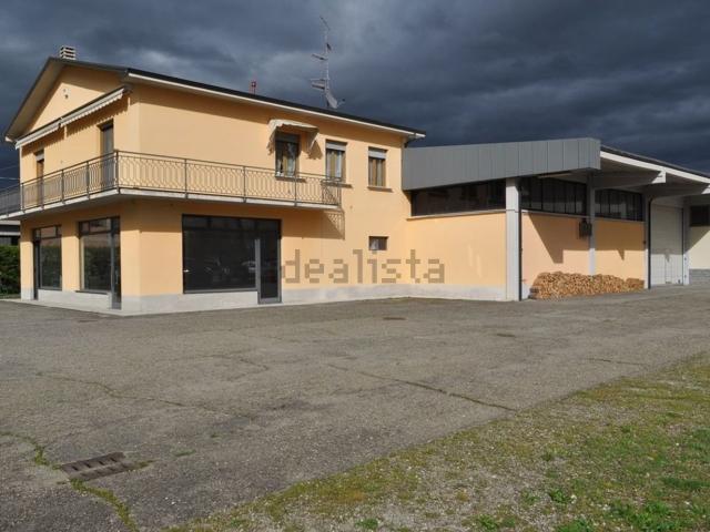 Capannone in vendita di 592 m² in Via Provinciale