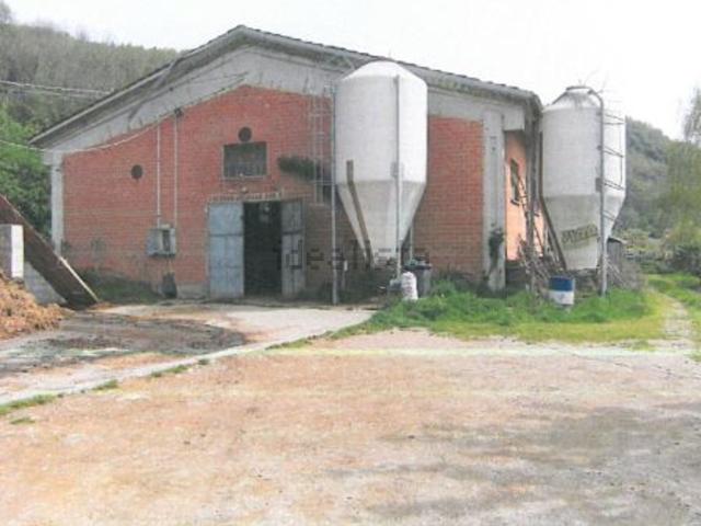 Capannone in vendita di 592 m² in Via Provinciale Sampeyre, 26