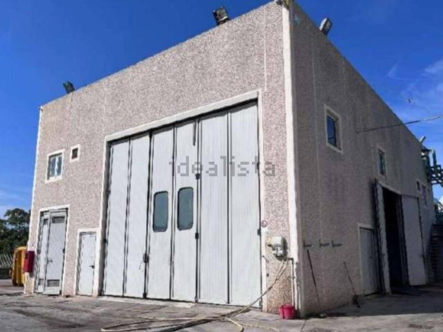 Capannone in vendita di 594 m² in Via Rio Sant&apos Elena