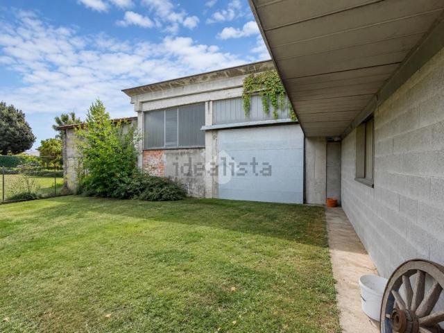 Capannone in vendita di 595 m² in Via Spianà, 85