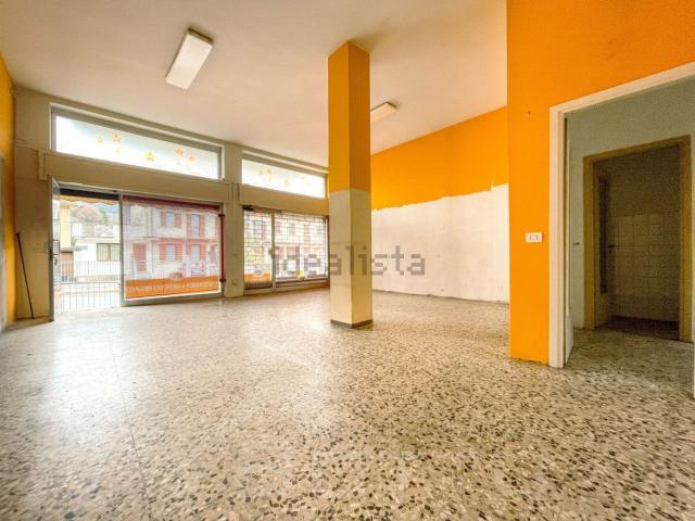Capannone in vendita di 63 m² in Via Cremosina, 13