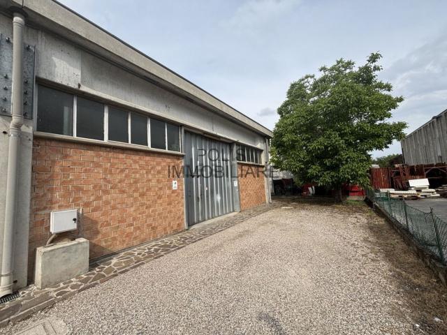 Capannone in vendita di 600 m²