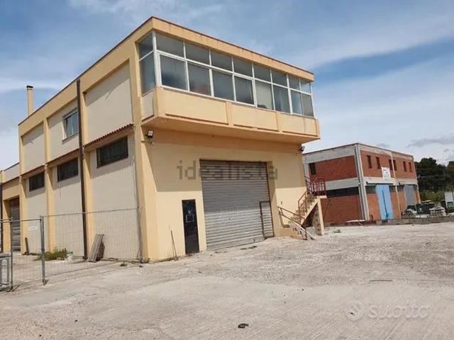 Capannone in vendita di 600 m²