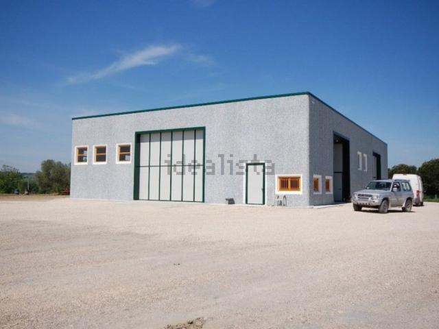 Capannone in vendita di 600 m²