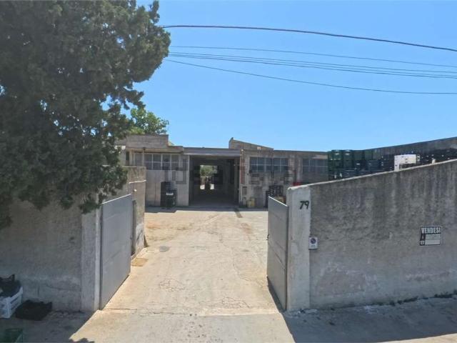 Capannone in vendita di 600 m²
