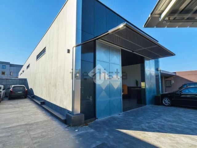 Capannone in vendita di 600 m² in Via Campania, 3