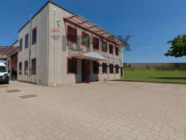 Capannone in vendita di 600 m² in Via Agostino Bassi, 6