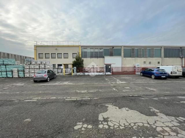 Capannone in vendita di 600 m² in Via Giuseppe Ungaretti, 6