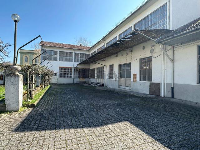 Capannone in vendita di 600 m² in Via Guido Cavalcanti, 7