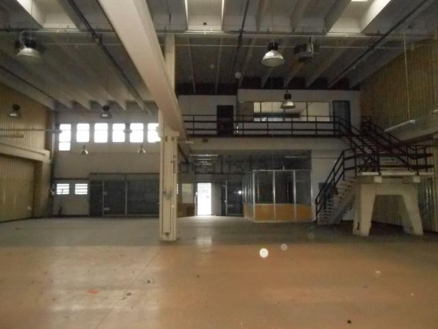 Capannone in vendita di 600 m² in Via dei Drappieri