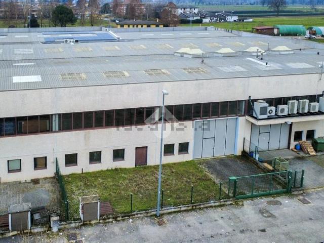 Capannone in vendita di 600 m² in Via dell&apos Artigianato, 1