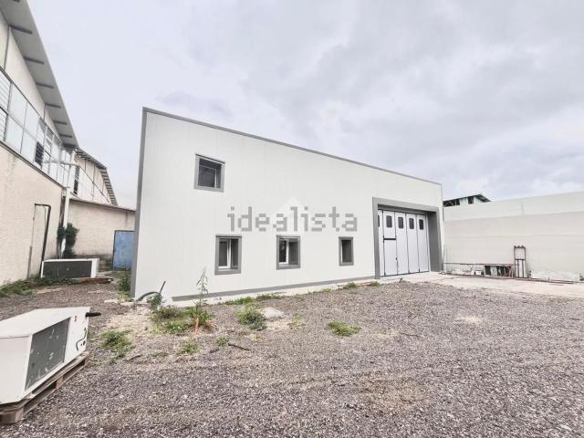 Capannone in vendita di 600 m² in Via della Meccanica, 22