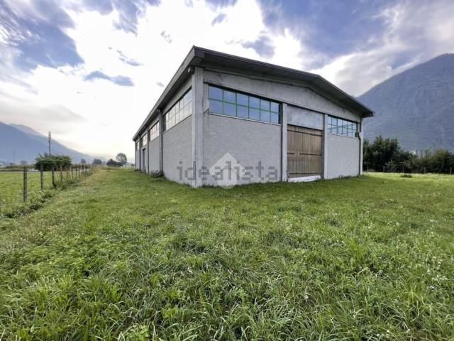 Capannone in vendita di 600 m² in Via Empio