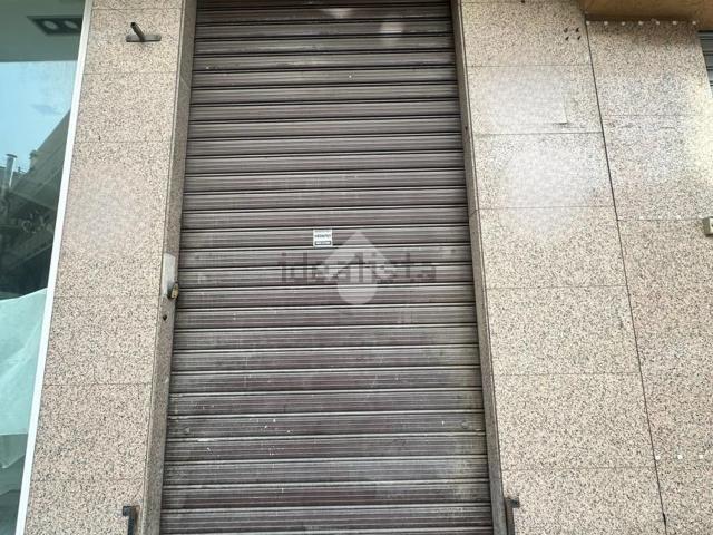 Capannone in vendita di 600 m² in Via M. R. Imbriani, 18