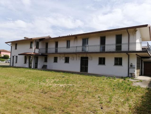 Capannone in vendita di 600 m² in Via Monsignor Floriano Mazzarolo