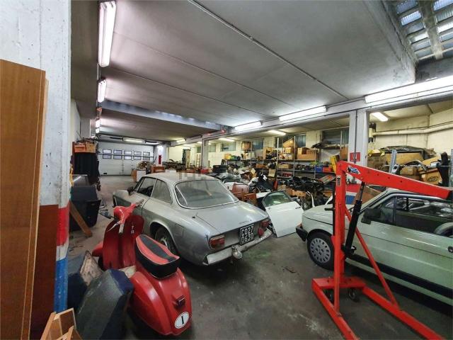 Capannone in vendita di 600 m² in Via Mafalda di Savoia