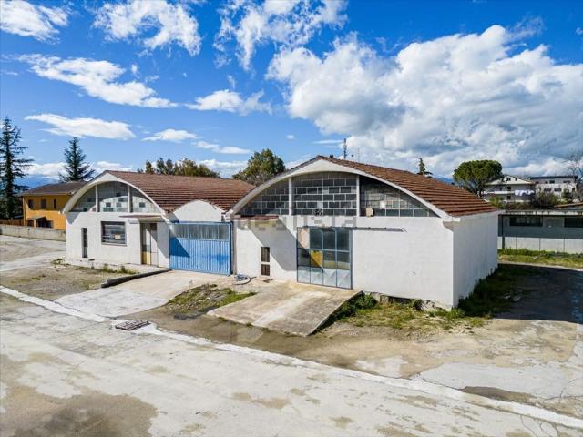 Capannone in vendita di 600 m² in Via Marvin Gelber
