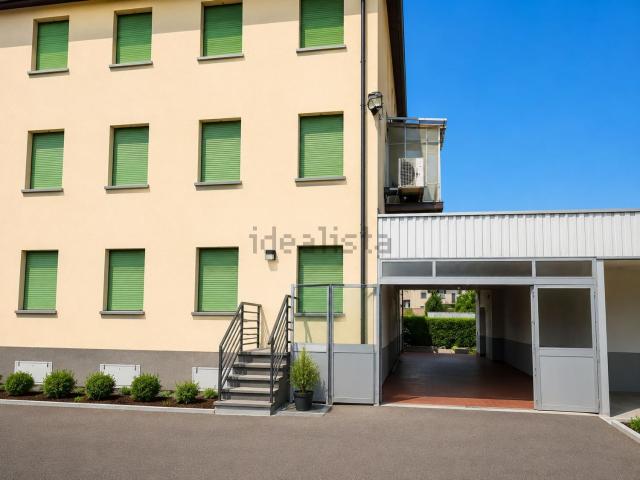 Capannone in vendita di 600 m² in Via San Martino, 39