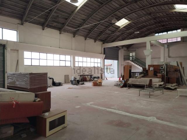 Capannone in vendita di 600 m² in Via SS. Maria Assunta