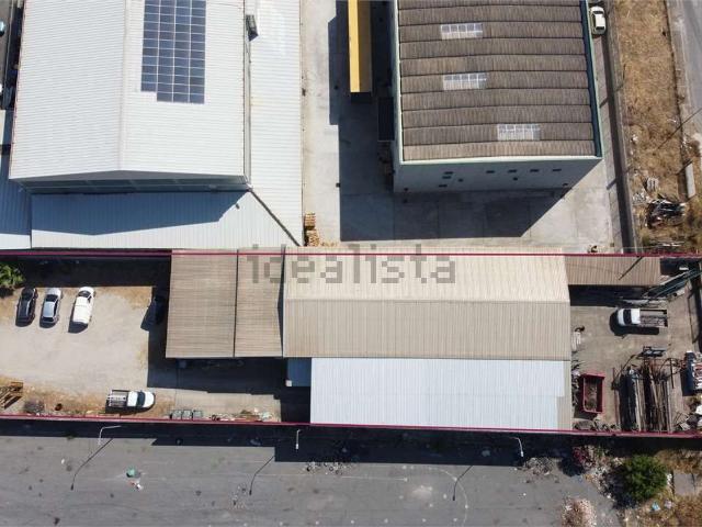 Capannone in vendita di 600 m² in Via Primo Maggio
